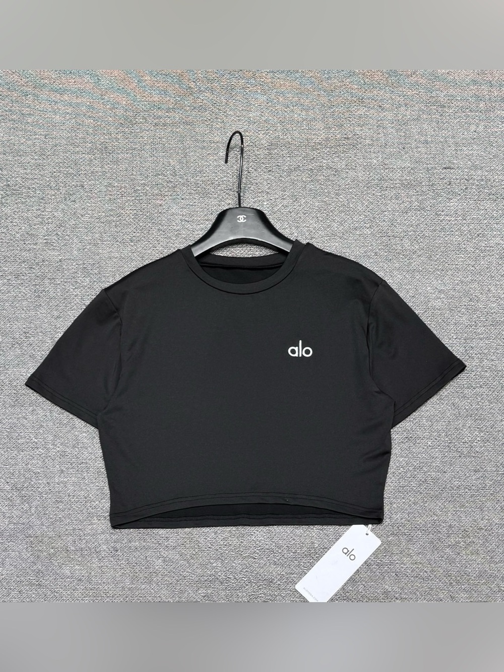 ALO Yoga Black Cropped Tank Top - Picture 3 of 8